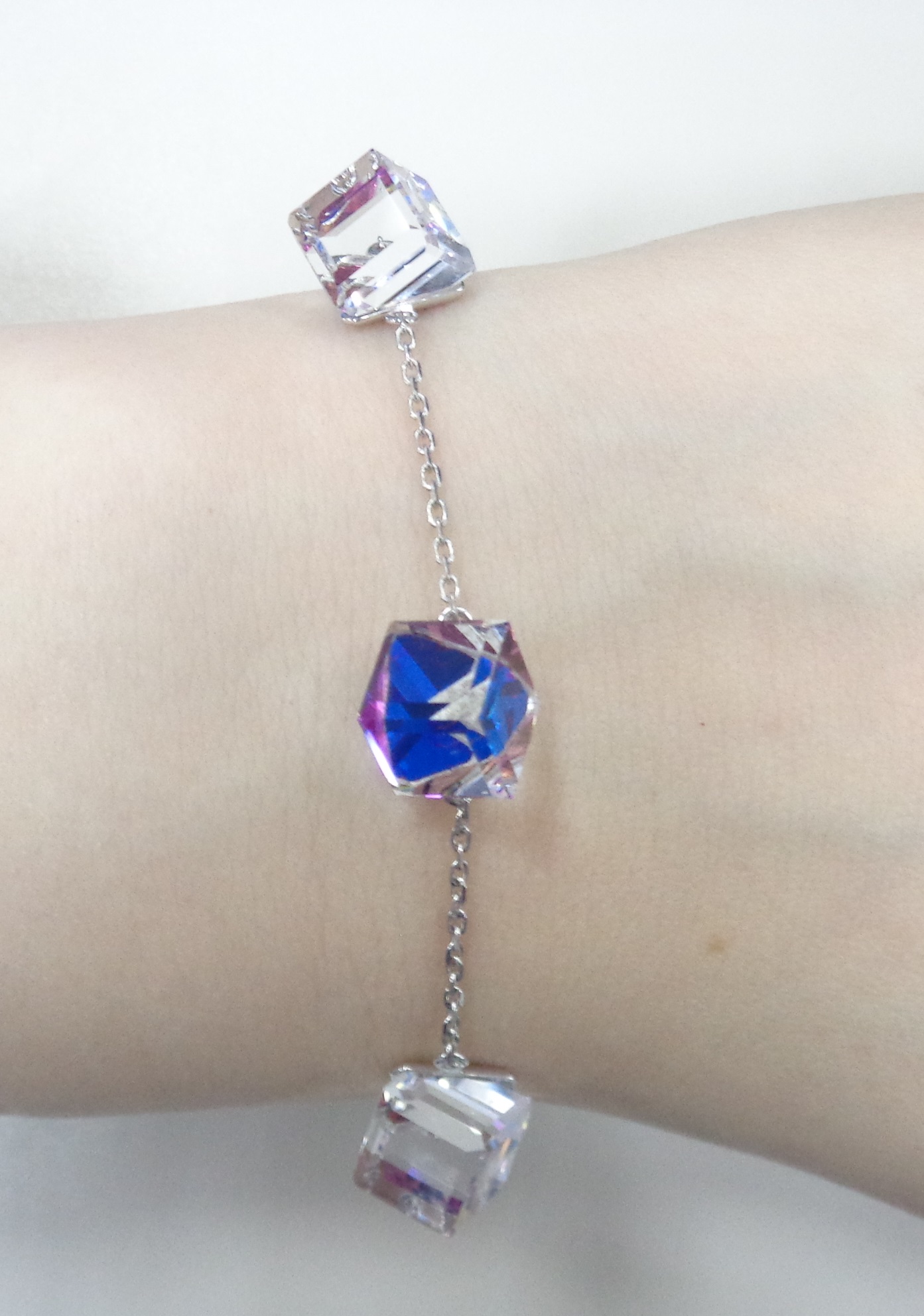 Серебряный браслет с кристаллами